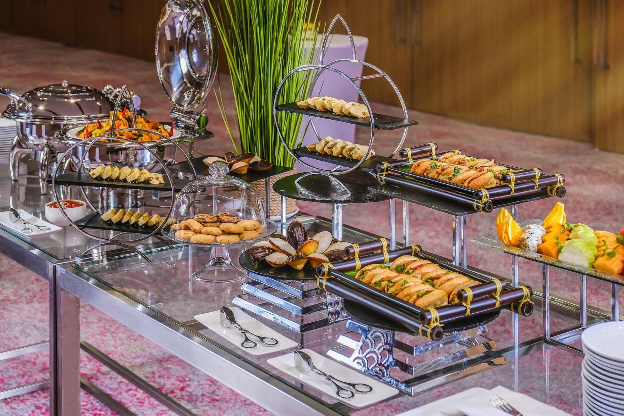 Holiday Inn & Suites Saigon Airport By Ihg Ho Şi Min Dış mekan fotoğraf
